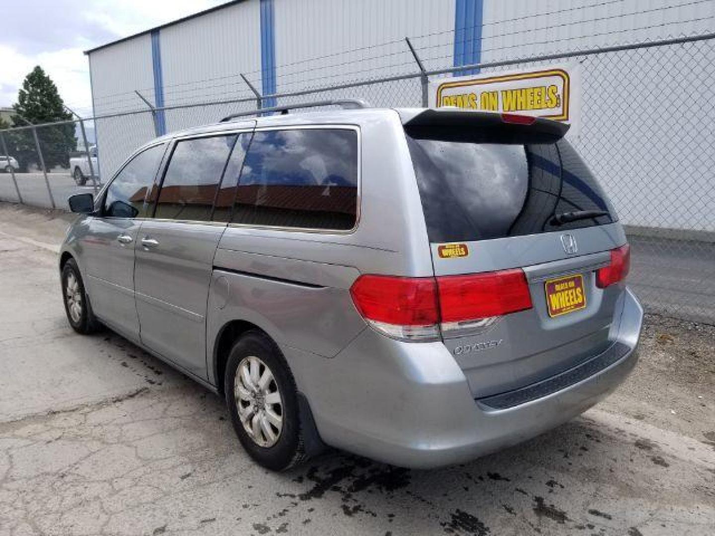 2010 Honda Odyssey EX-L w/ DVD and Navigation (5FNRL3H78AB) with an 3.5L V6 SOHC 24V engine, 5-Speed Automatic transmission, located at 1821 N Montana Ave., Helena, MT, 59601, 0.000000, 0.000000 - Photo#3