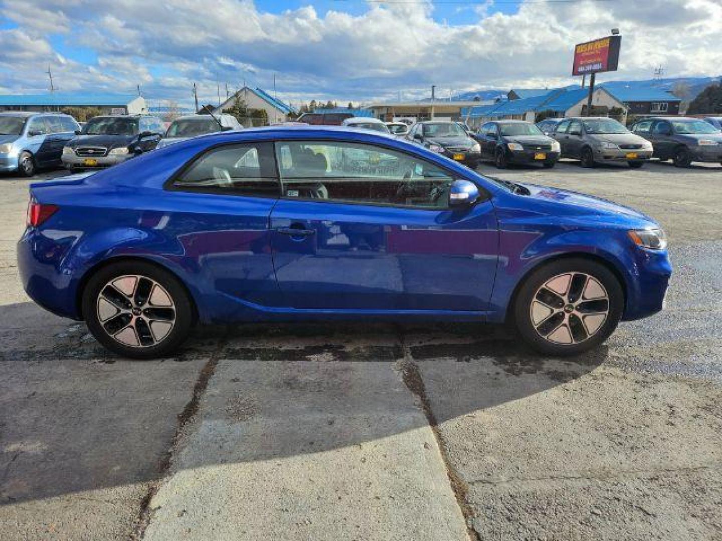 2010 Kia Forte Koup EX (KNAFU6A29A5) with an 2.0L L4 DOHC 16V engine, located at 601 E. Idaho St., Kalispell, MT, 59901, 0.000000, 0.000000 - Photo#5