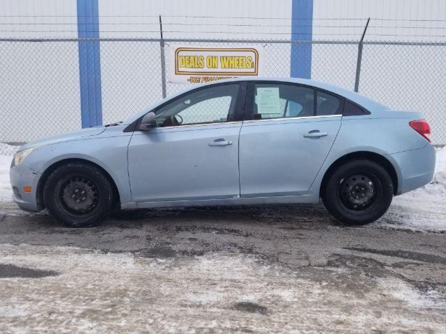 2011 Chevrolet Cruze 2LS (1G1PC5SH1B7) with an 1.8L L4 DOHC 16V FFV engine, 6-Speed Automatic transmission, located at 601 E. Idaho St., Kalispell, MT, 59901, 0.000000, 0.000000 - Photo#6