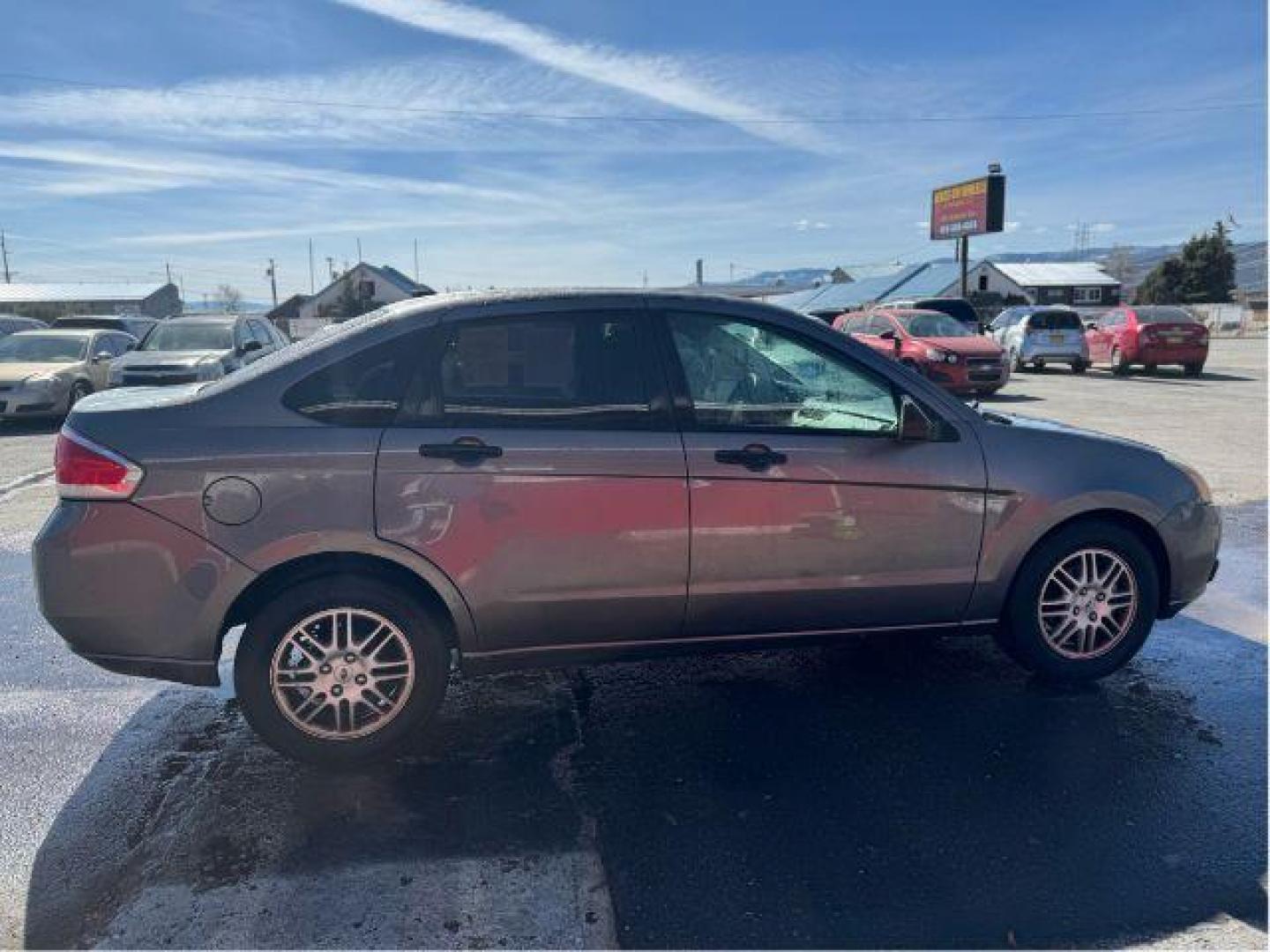 2011 Ford Focus SE Sedan (1FAHP3FN1BW) with an 2.0L L4 DOHC 16V engine, located at 601 E. Idaho St., Kalispell, MT, 59901, 0.000000, 0.000000 - Photo#5