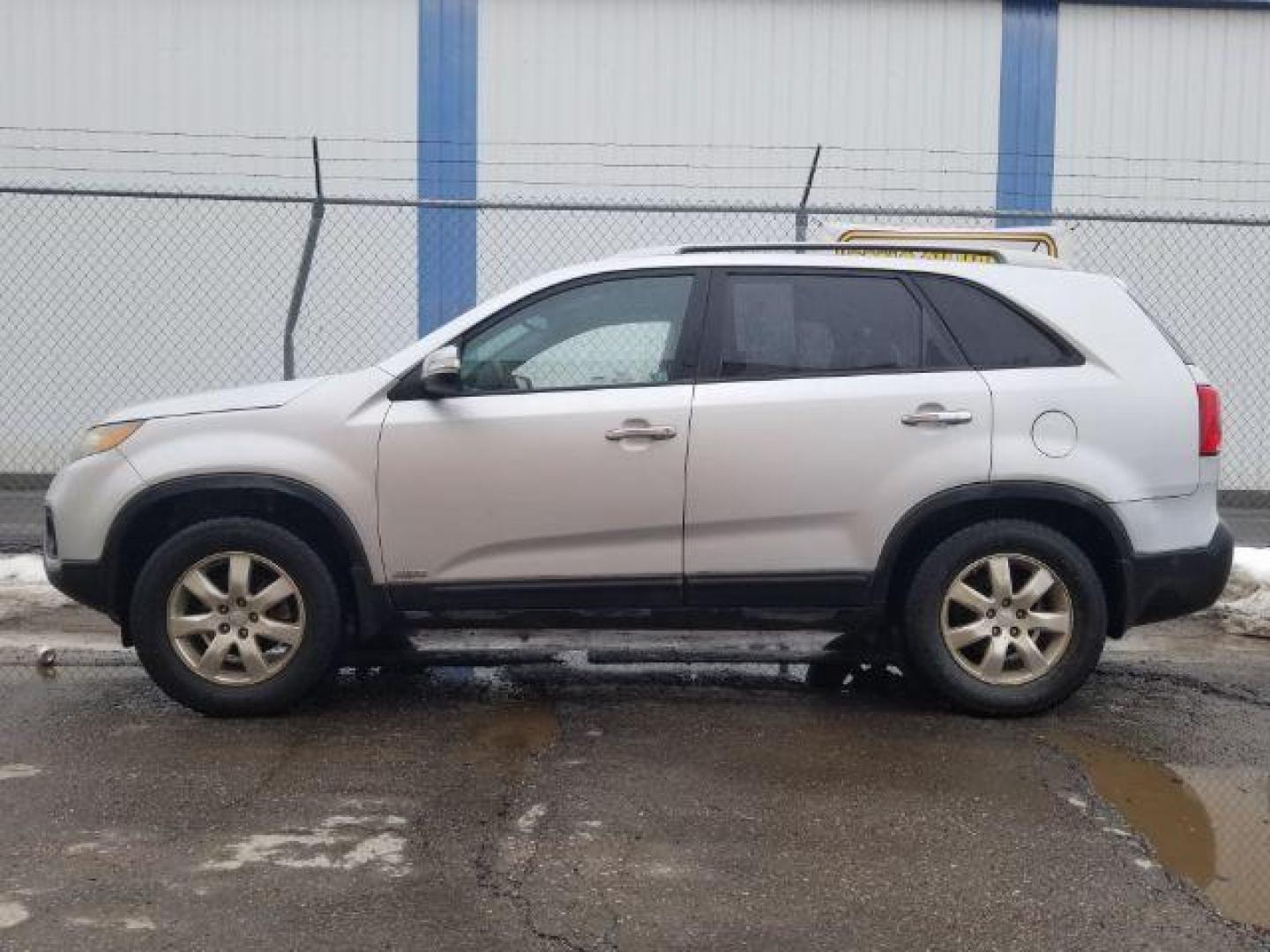 2011 Kia Sorento LX (5XYKTCA11BG) with an 2.4L I-4 DOHC engine, located at 4801 10th Ave S,, Great Falls, MT, 59405, 0.000000, 0.000000 - Photo#5