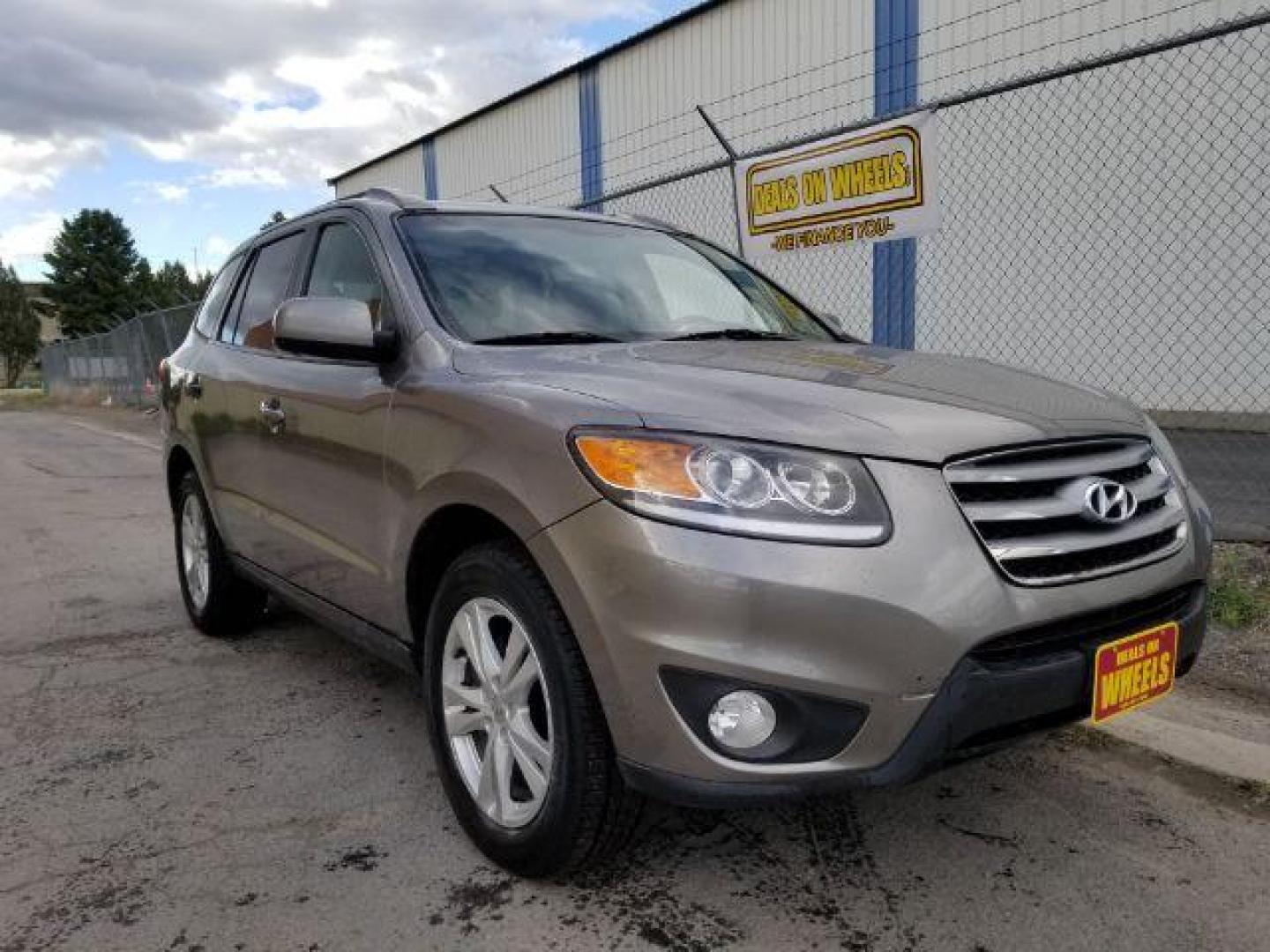 2012 Hyundai Santa Fe SE 3.5 4WD (5XYZHDAG9CG) with an 3.5L V6 DOHC 24V engine, 6-Speed Automatic transmission, located at 601 E. Idaho St., Kalispell, MT, 59901, 0.000000, 0.000000 - Photo#6