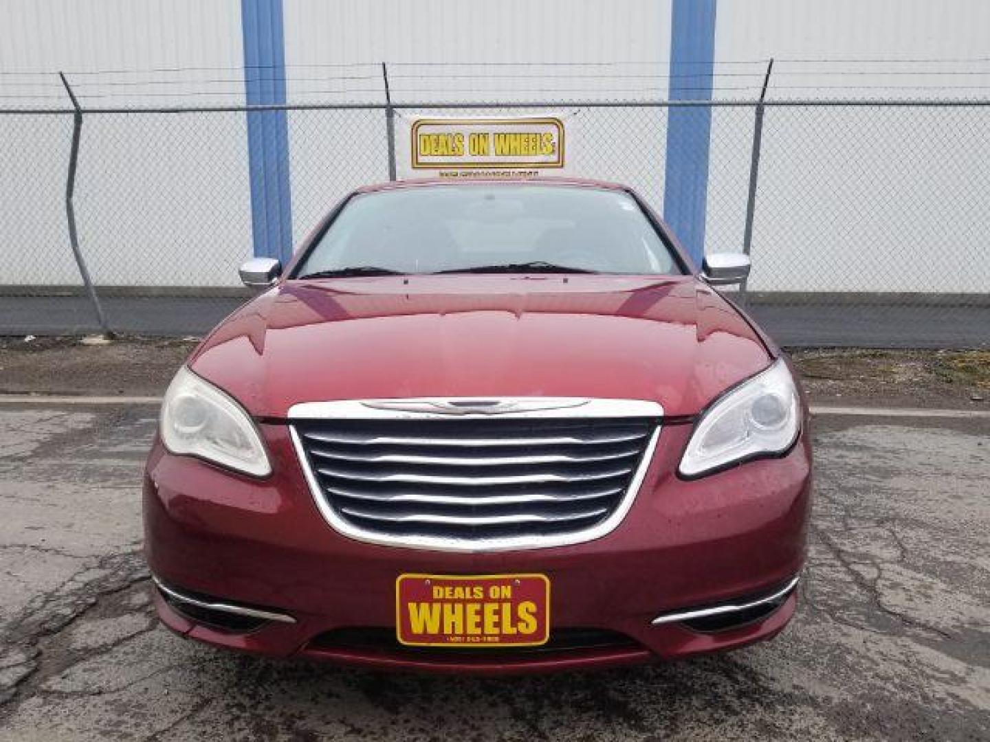 2013 Chrysler 200 Limited (1C3CCBCG7DN) with an 3.6L V6 DOHC 24V FFV engine, 6-Speed Automatic transmission, located at 601 E. Idaho St., Kalispell, MT, 59901, 0.000000, 0.000000 - Photo#0