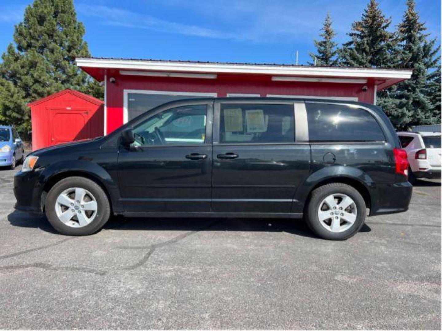 2013 Dodge Grand Caravan SE (2C4RDGBG5DR) with an 3.6L V6 DOHC 24V engine, 6-Speed Automatic transmission, located at 601 E. Idaho St., Kalispell, MT, 59901, 0.000000, 0.000000 - Photo#1