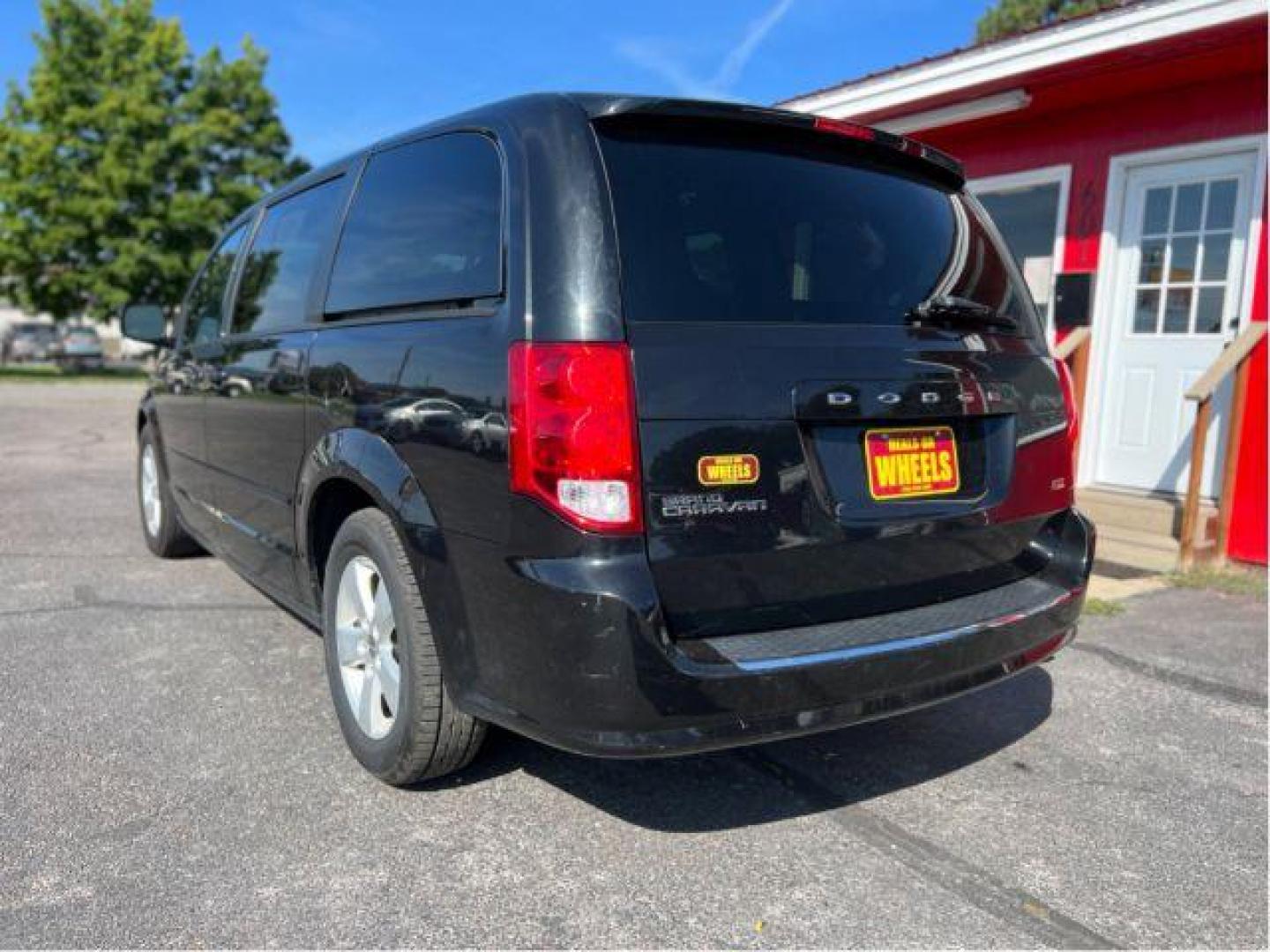 2013 Dodge Grand Caravan SE (2C4RDGBG5DR) with an 3.6L V6 DOHC 24V engine, 6-Speed Automatic transmission, located at 601 E. Idaho St., Kalispell, MT, 59901, 0.000000, 0.000000 - Photo#2