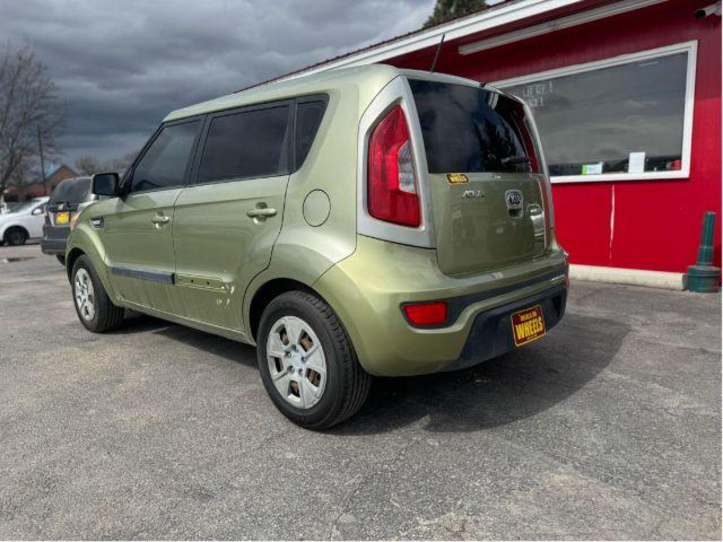 2013 Kia Soul Base (KNDJT2A51D7) with an 1.6L L4 DOHC 16V engine, 5-Speed Manual transmission, located at 601 E. Idaho St., Kalispell, MT, 59901, 0.000000, 0.000000 - Photo#2