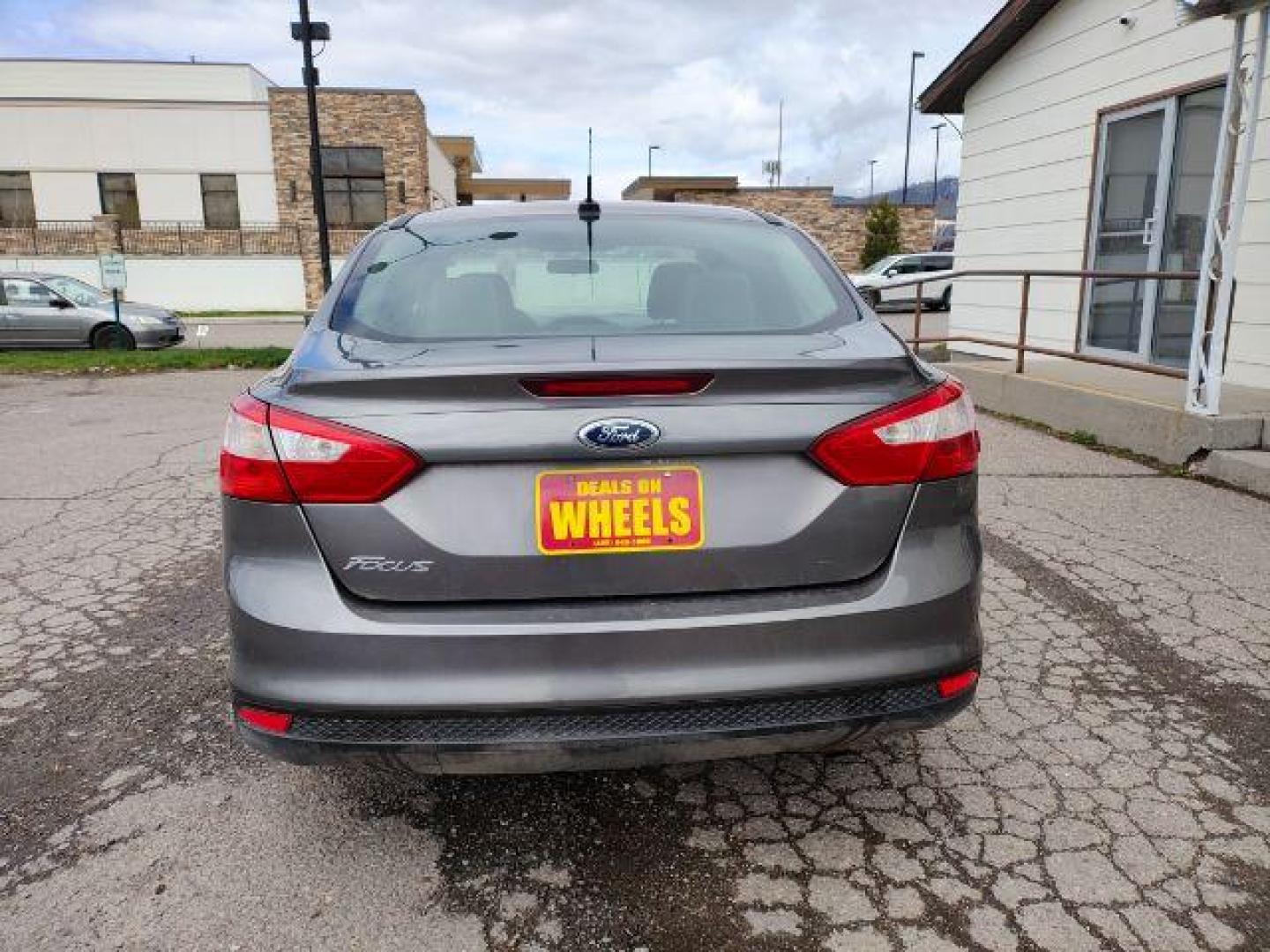 2014 Sterling Gray Metall /Charcoal Black Ford Focus SE Sedan (1FADP3F2XEL) with an 2.0L L4 DOHC 16V engine, located at 1800 West Broadway, Missoula, 59808, (406) 543-1986, 46.881348, -114.023628 - Photo#3