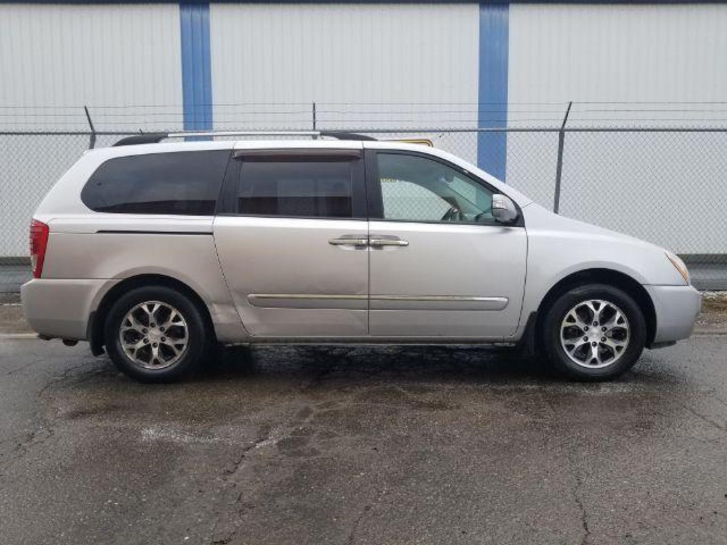 2014 Kia Sedona EX LWB (KNDMH4C76E6) with an 3.8L V6 DOHC 24V engine, 5-Speed Automatic transmission, located at 4801 10th Ave S,, Great Falls, MT, 59405, 0.000000, 0.000000 - Photo#3